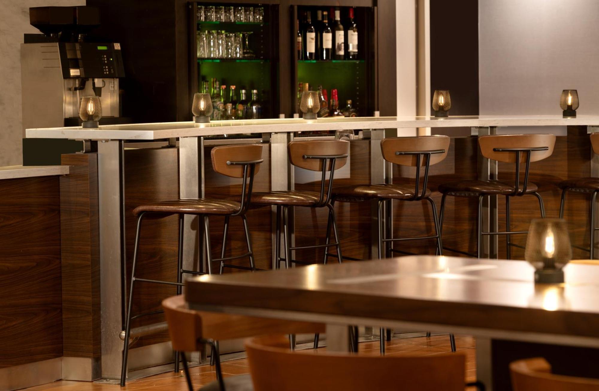 Courtyard By Marriott Providence Lincoln Hotel Exterior photo