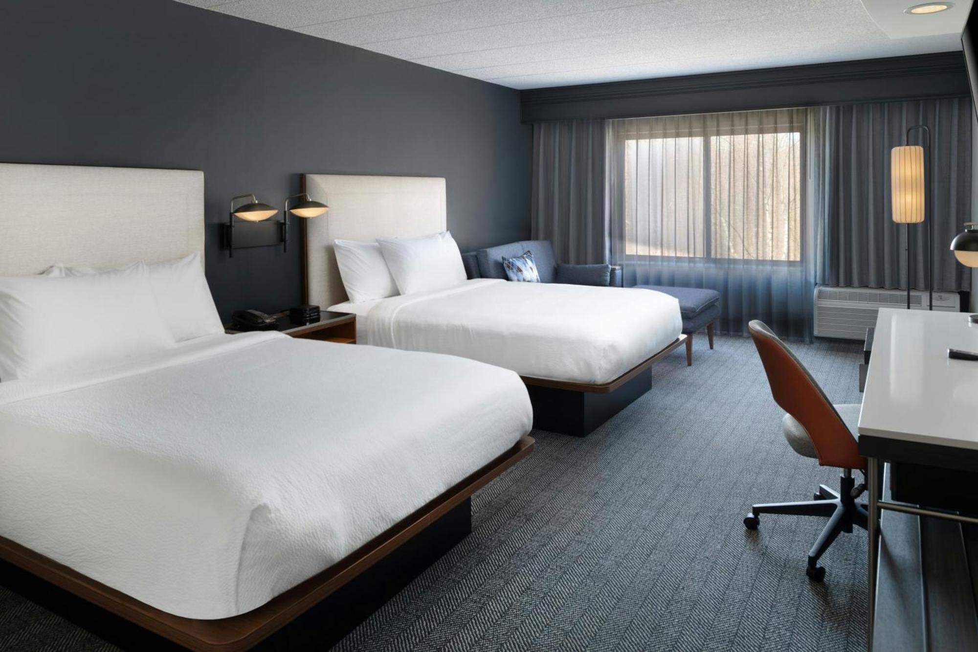 Courtyard By Marriott Providence Lincoln Hotel Exterior photo