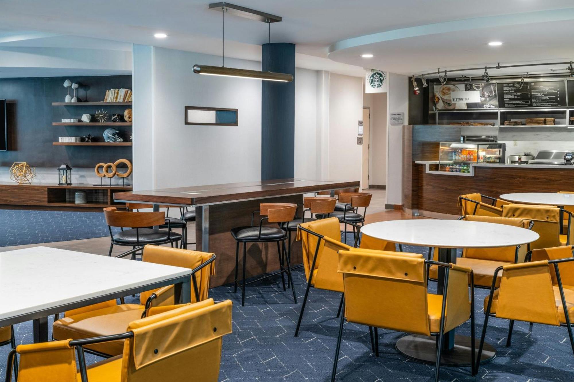 Courtyard By Marriott Providence Lincoln Hotel Exterior photo