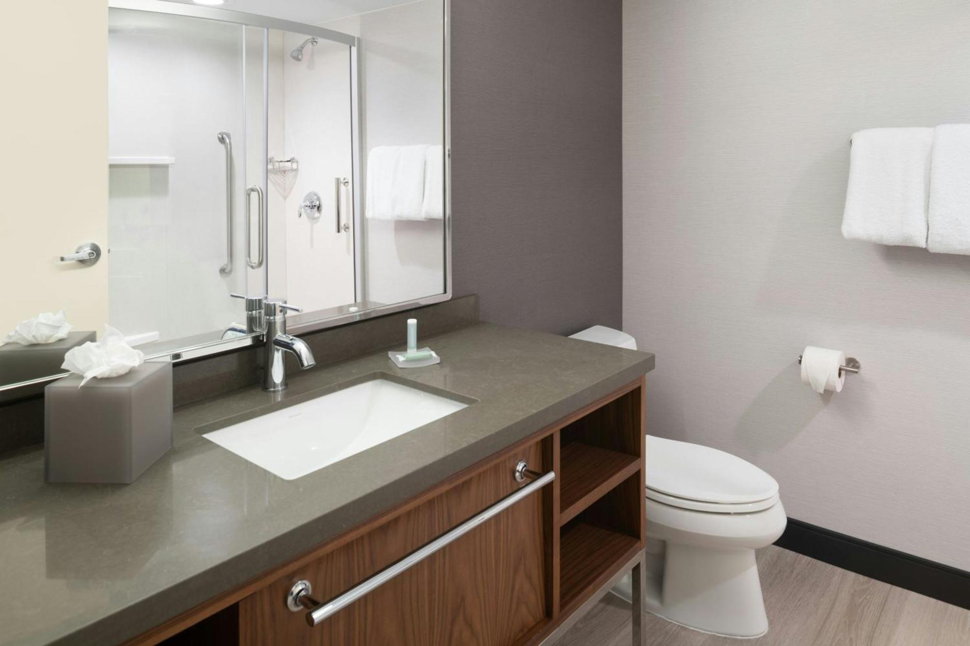 Courtyard By Marriott Providence Lincoln Hotel Exterior photo