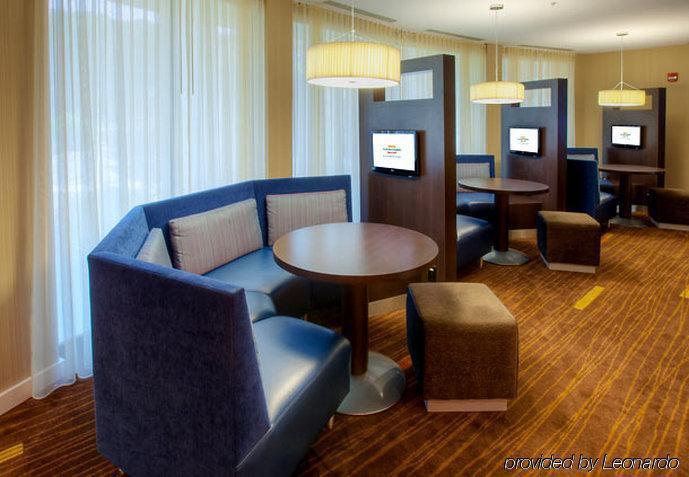 Courtyard By Marriott Providence Lincoln Hotel Exterior photo