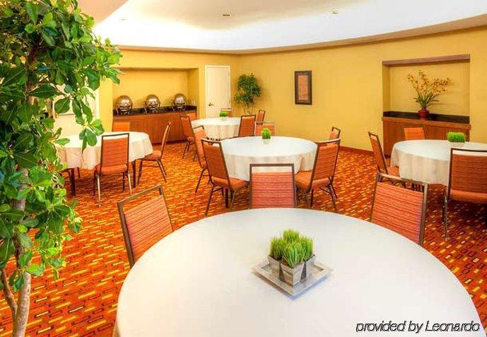 Courtyard By Marriott Providence Lincoln Hotel Exterior photo